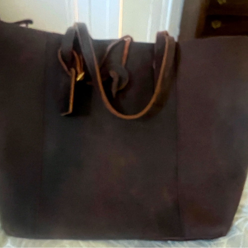 Leather tote